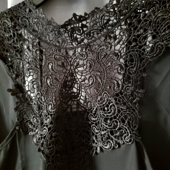 Black lace and flowy fabric sleeveless top. Size small. - Picture 6 of 12